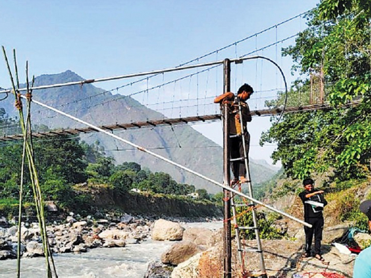 दार्चुलाको महाकाली नदीमा जलमापन यन्त्र जडान 